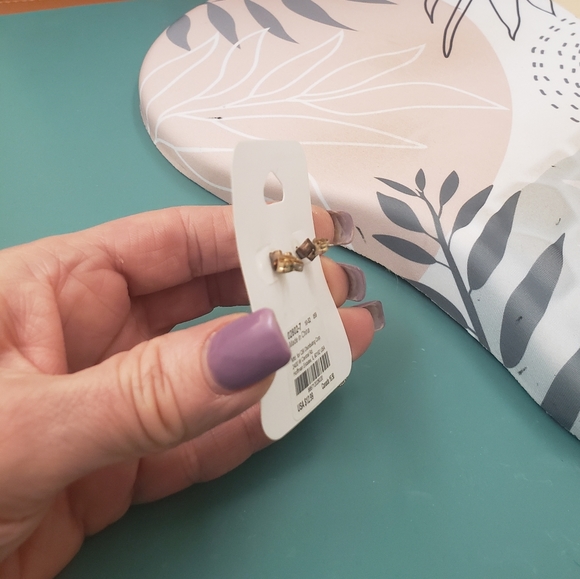 Icing, NWT, Gold tone, jewel drop dangle statement fashion earrings - Picture 9 of 9